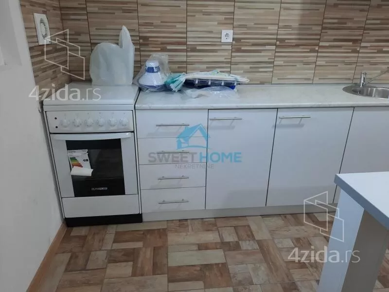 Četvoroiposoban stan | 4zida