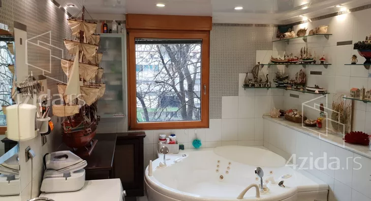 Petosoban stan | 4zida