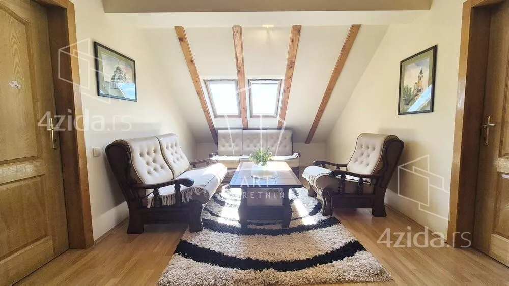 Četvoroiposoban stan | 4zida