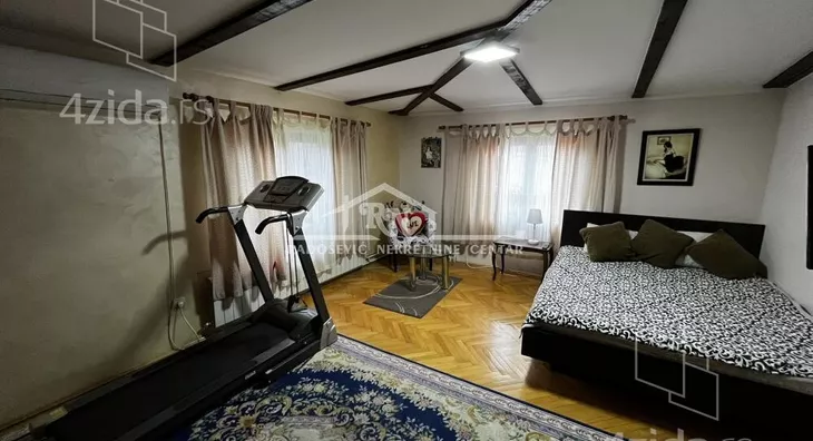 Šestosoban stan | 4zida