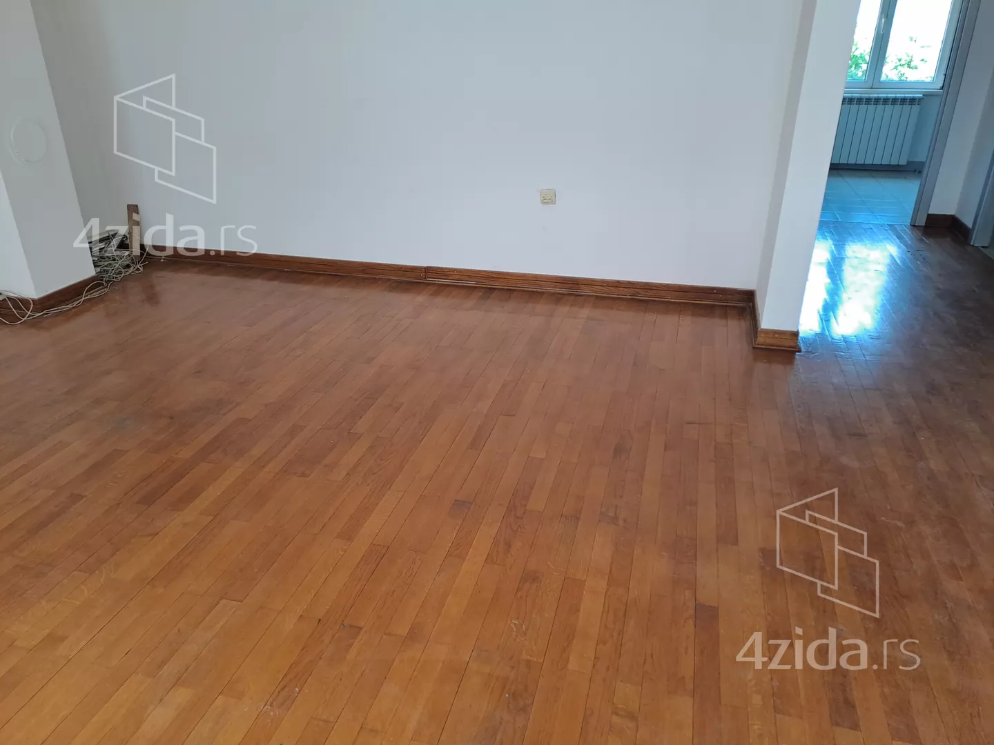 Poslovna zgrada | 4zida