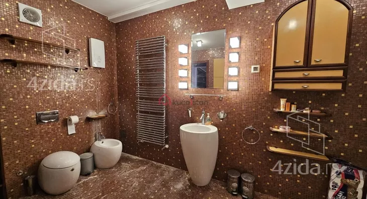 Sedmosoban stan | 4zida