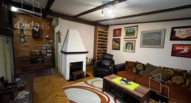 Šestosoban stan | 4zida