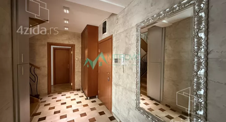 Četvoroiposoban stan | 4zida