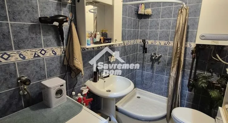 Šestosoban stan | 4zida