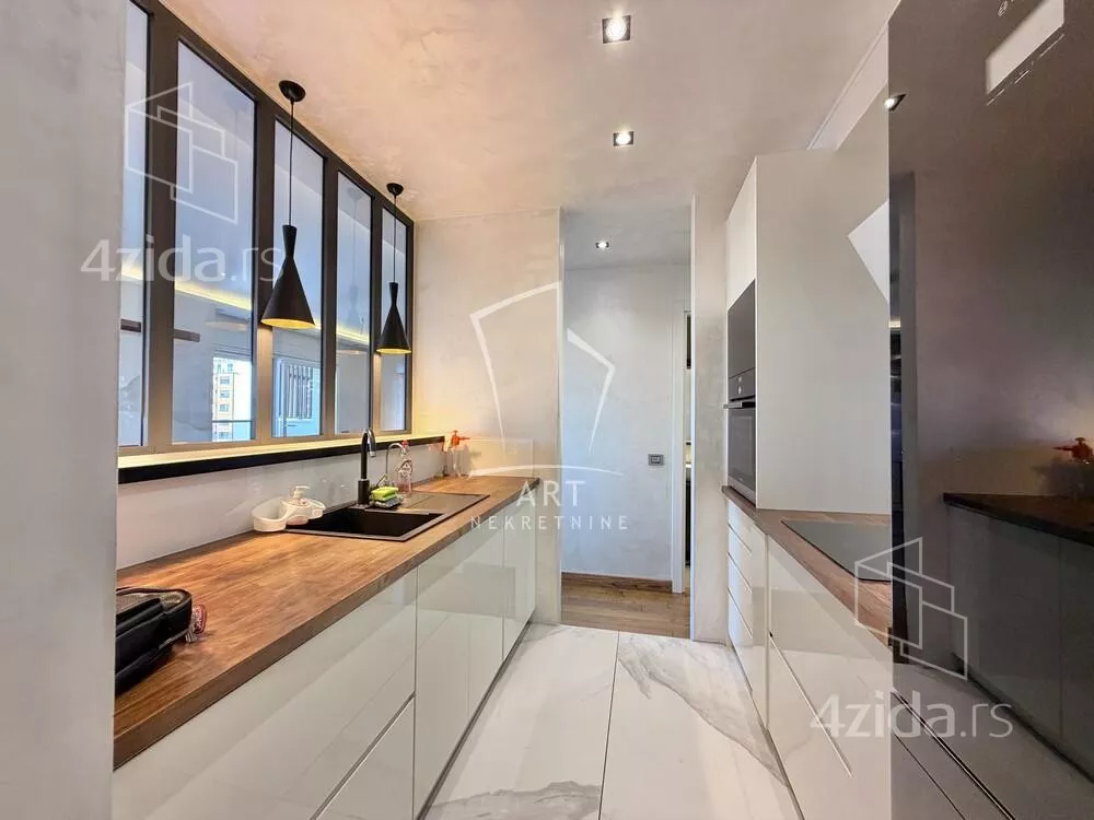 Petosoban stan | 4zida