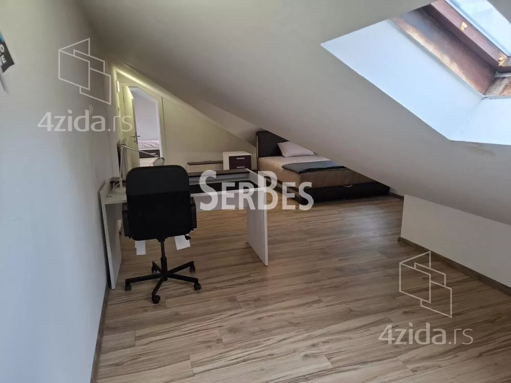 Troiposoban stan | 4zida