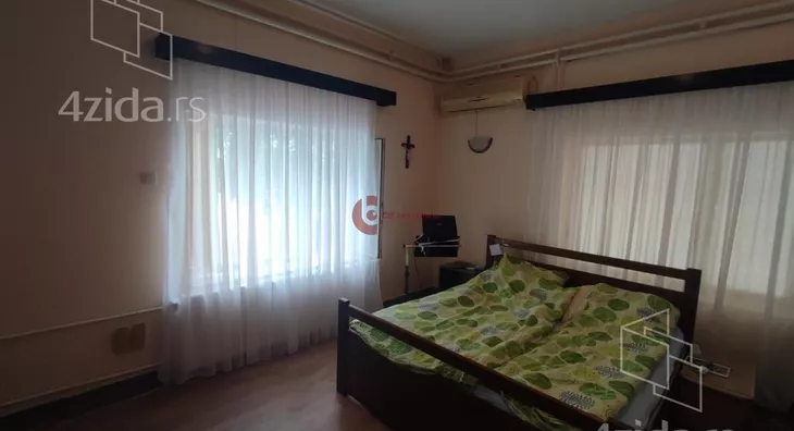 Poslovna zgrada | 4zida