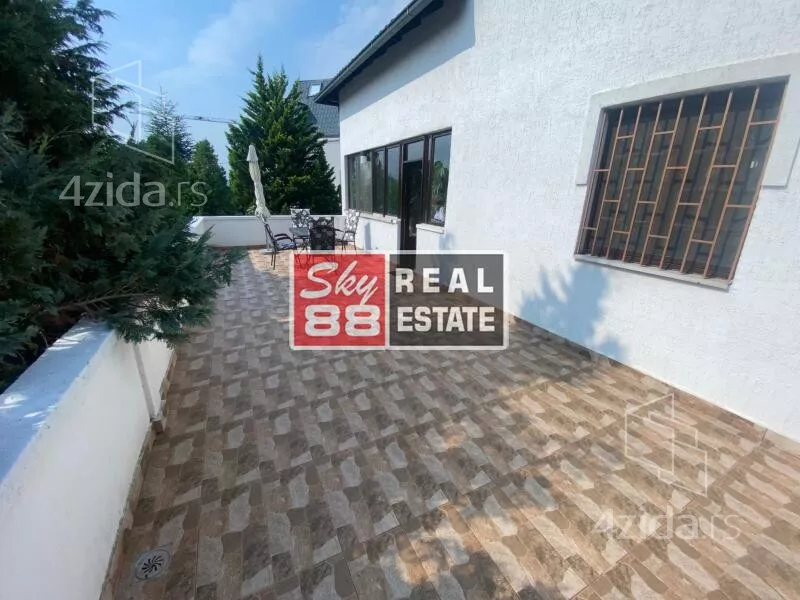 Šestosoban stan | 4zida