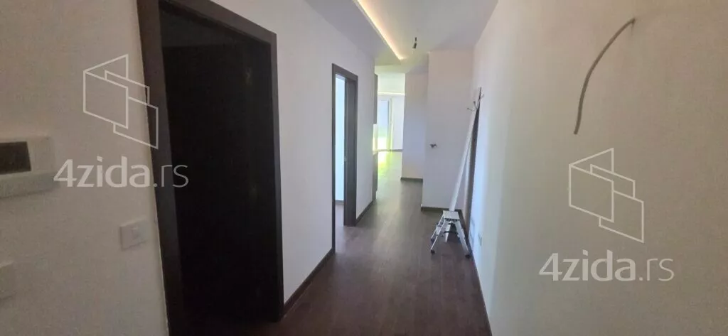 Šestosoban stan | 4zida