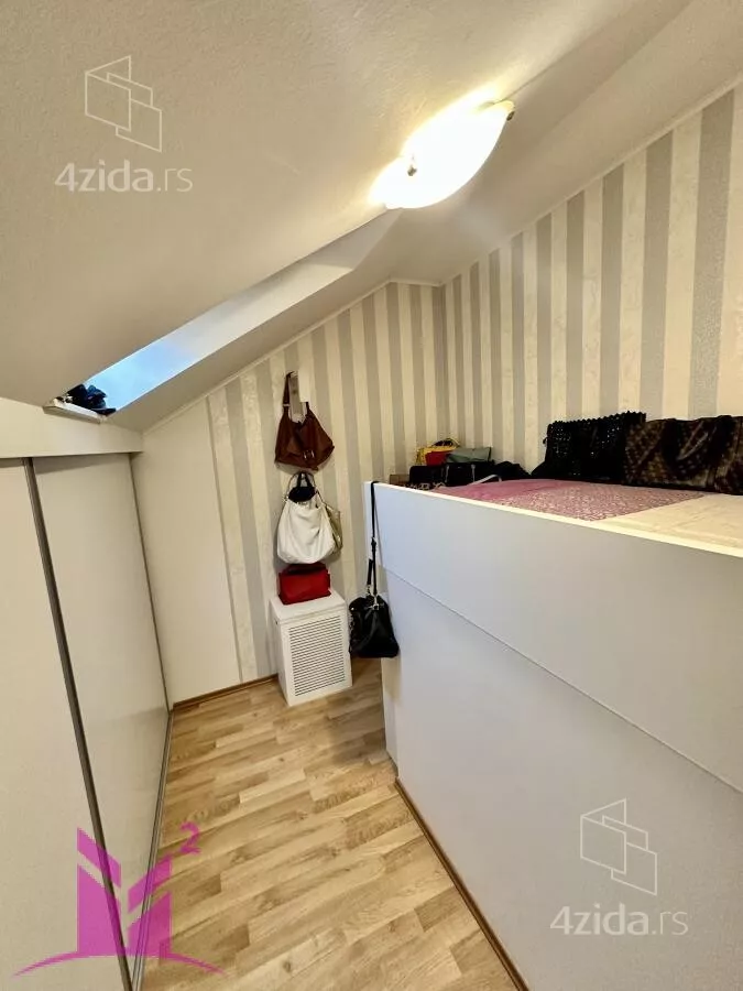 Četvoroiposoban stan | 4zida