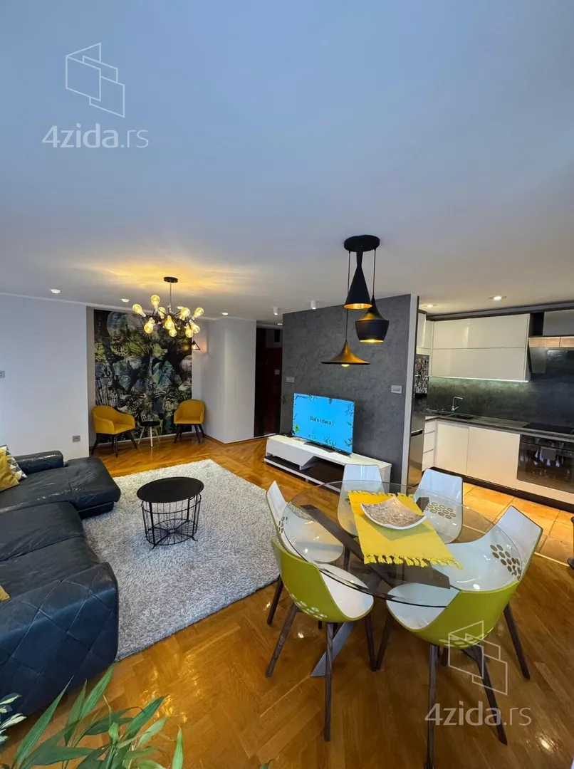 Četvoroiposoban stan | 4zida