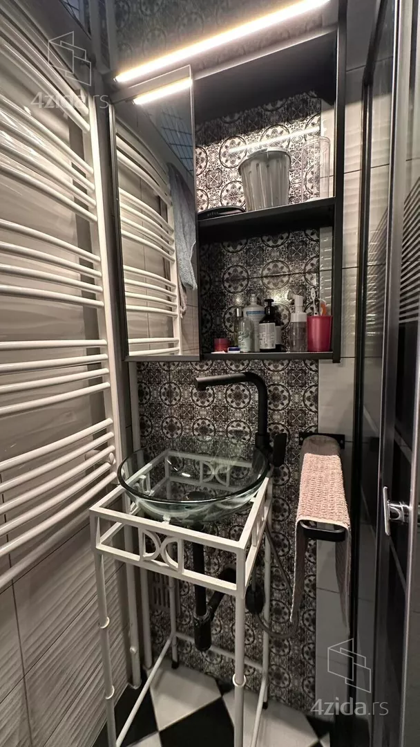 Četvoroiposoban stan | 4zida