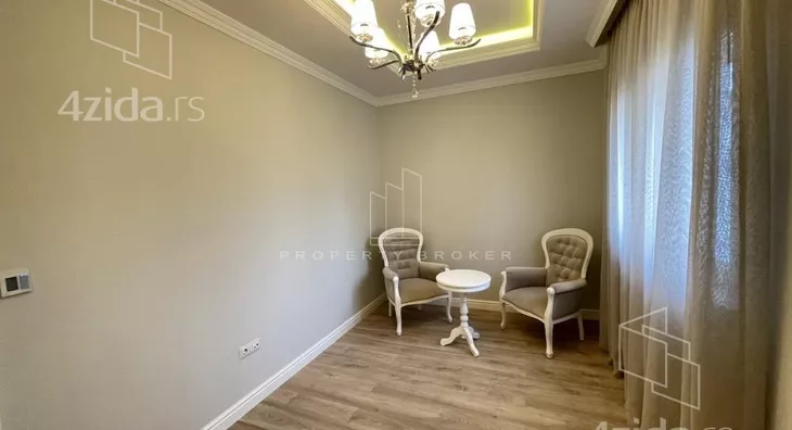 Petosoban stan | 4zida