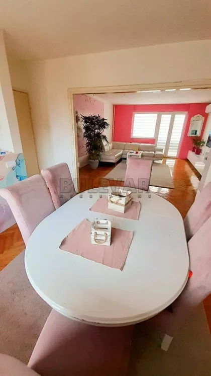 Trg Pavla Stojkovića | 4zida.rs