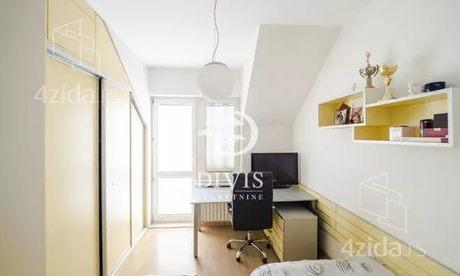 Petosoban stan | 4zida