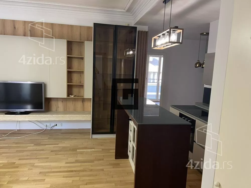 Četvoroiposoban stan | 4zida