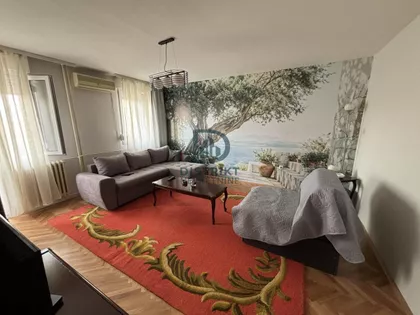 Crveni Pevac | 4zida.rs