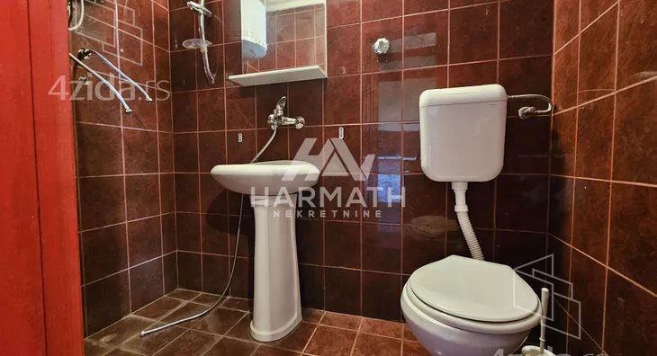 Poslovna zgrada | 4zida