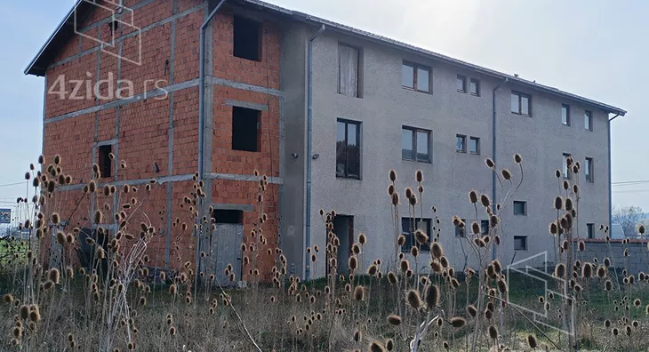 Poslovna zgrada | 4zida