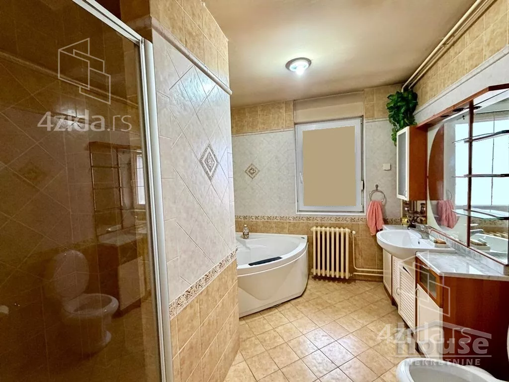 Petosoban stan | 4zida