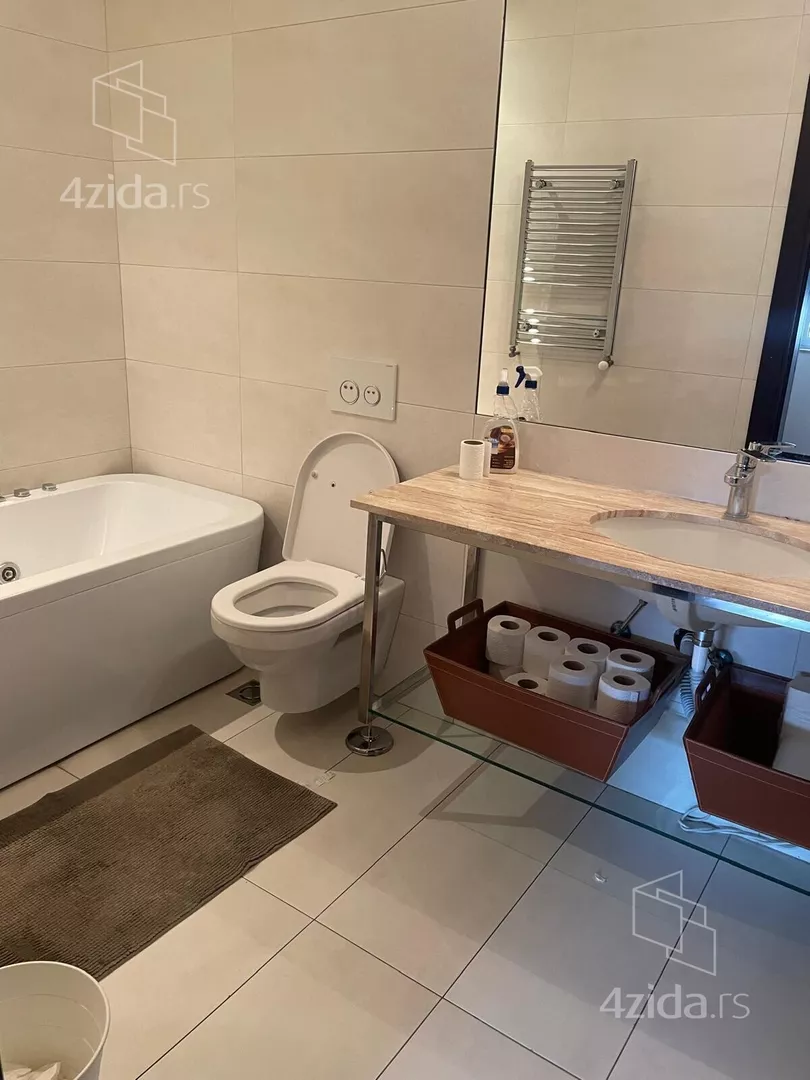 Petosoban stan | 4zida