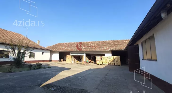 Poslovna zgrada | 4zida