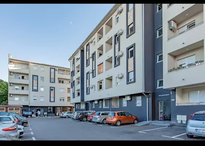 Surčinska 225B | 4zida.rs