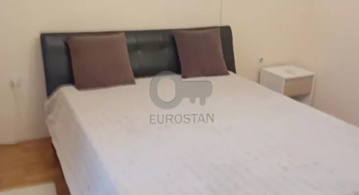 Šestoiposoban stan | 4zida