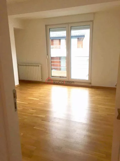 Crveni Krst Vračar | 4zida.rs