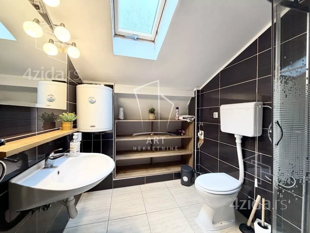 Petoiposoban stan | 4zida