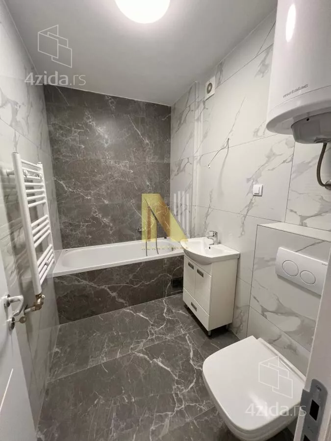 Šestosoban stan | 4zida