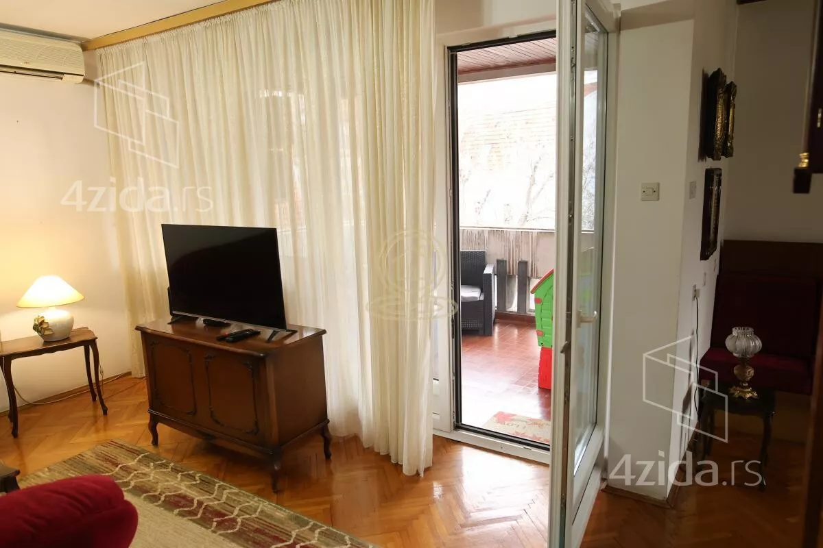 Petosoban stan | 4zida