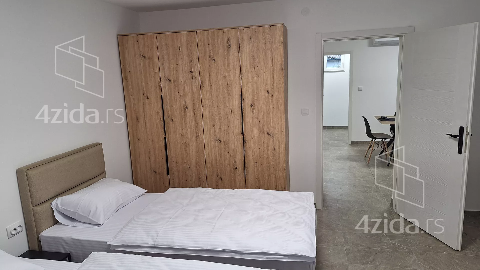 Poslovna zgrada | 4zida