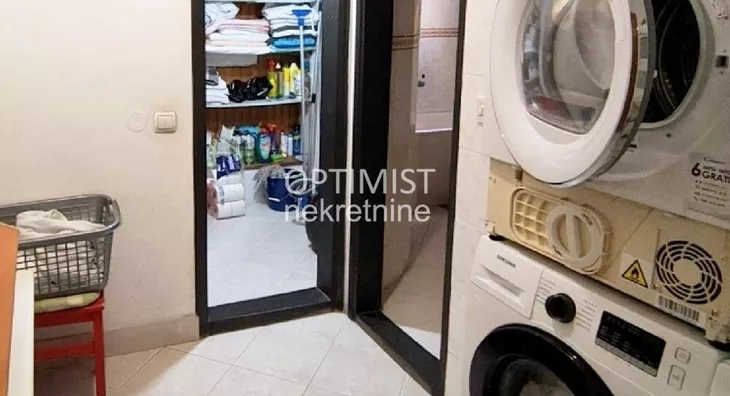 Šestoiposoban stan | 4zida