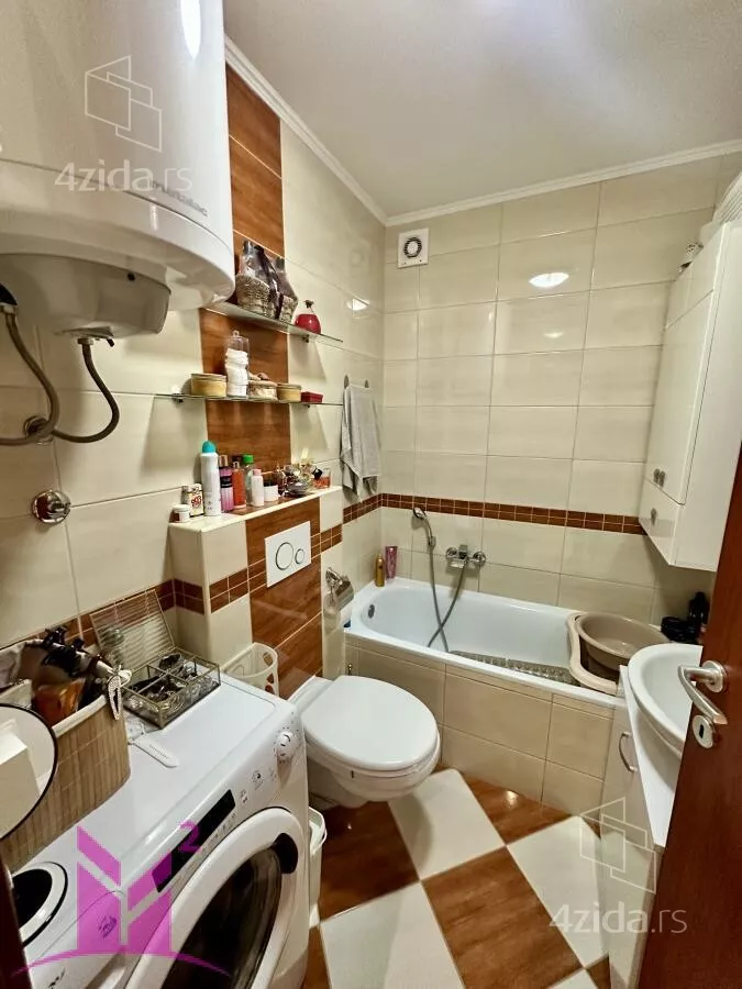 Četvoroiposoban stan | 4zida