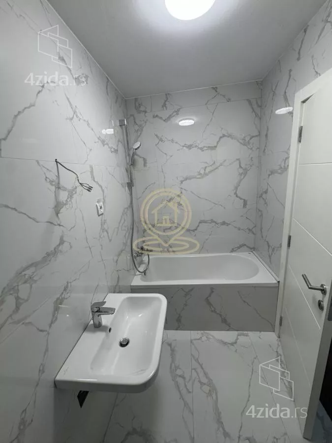 Šestosoban stan | 4zida