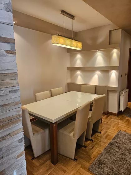 Lasla Gala | 4zida.rs