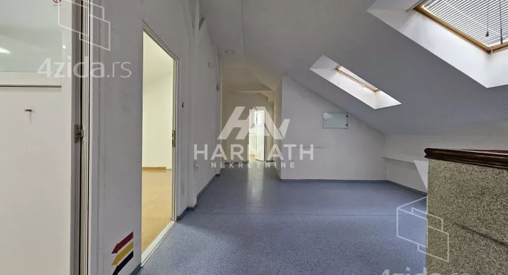 Poslovna zgrada | 4zida