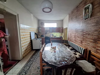 Nikole Tesle 40 | 4zida.rs