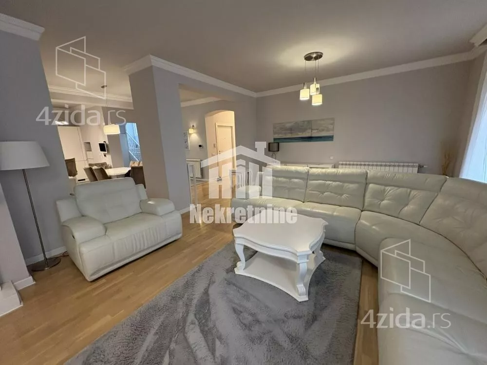 Šestoiposoban stan | 4zida