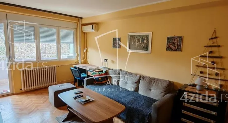 Šestosoban stan | 4zida