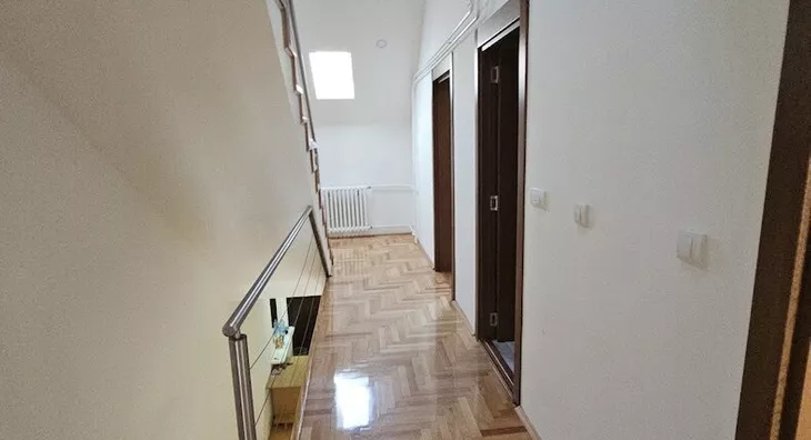Šestosoban stan | 4zida