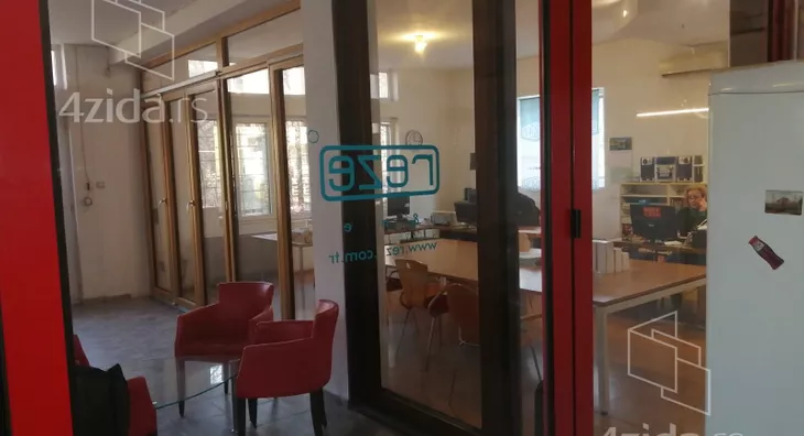 Poslovna zgrada | 4zida