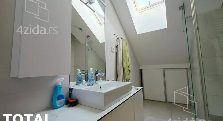 Sedmosoban stan | 4zida