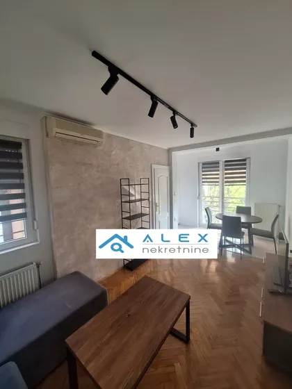 Jovana Hranilovića | 4zida.rs