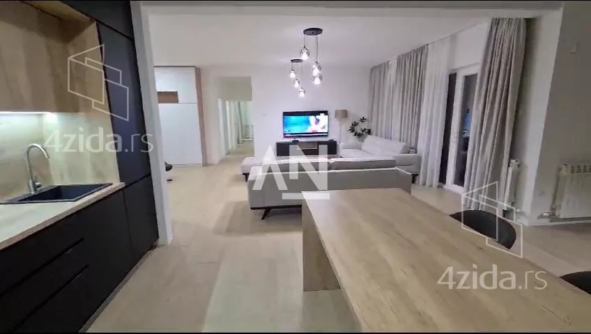 Šestosoban stan | 4zida