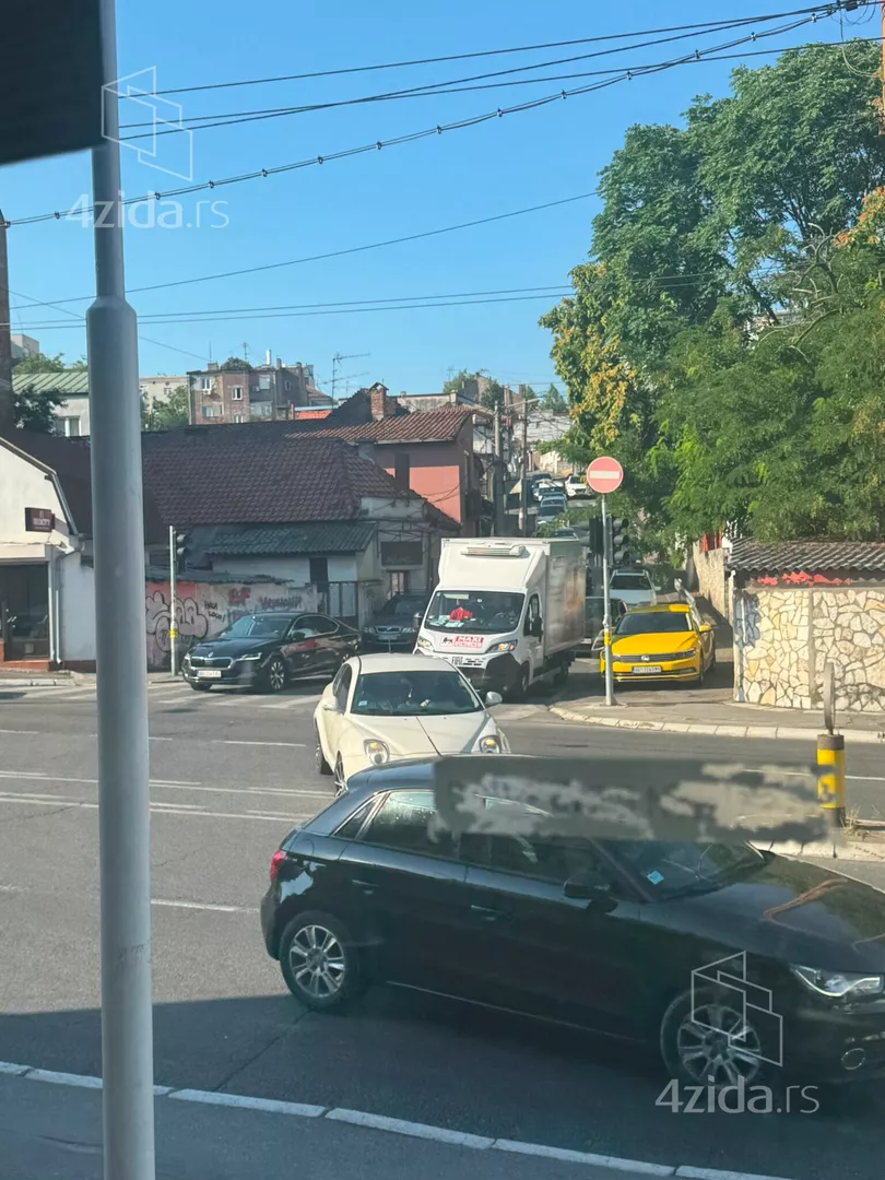 Lokal | 4zida