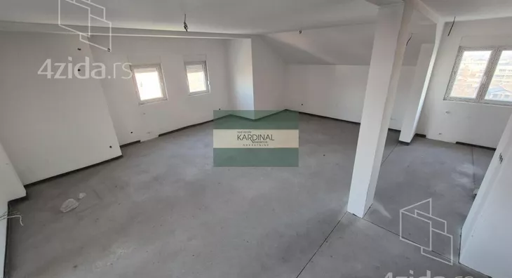 Šestosoban stan | 4zida