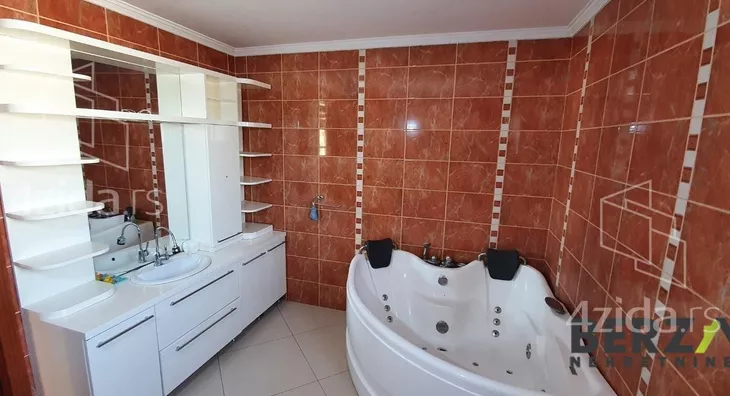 Šestosoban stan | 4zida